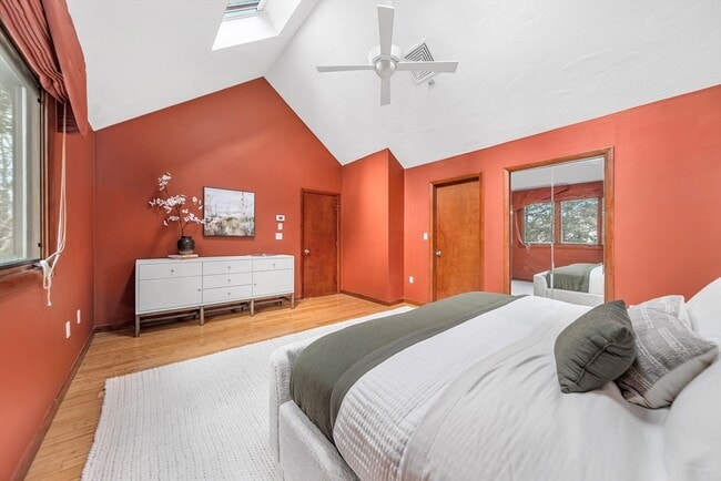 Building Photo - 16 Carthay Cir