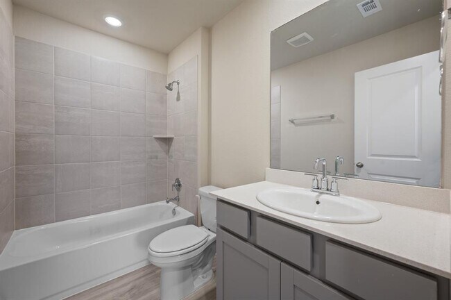 Building Photo - 529 View Dr