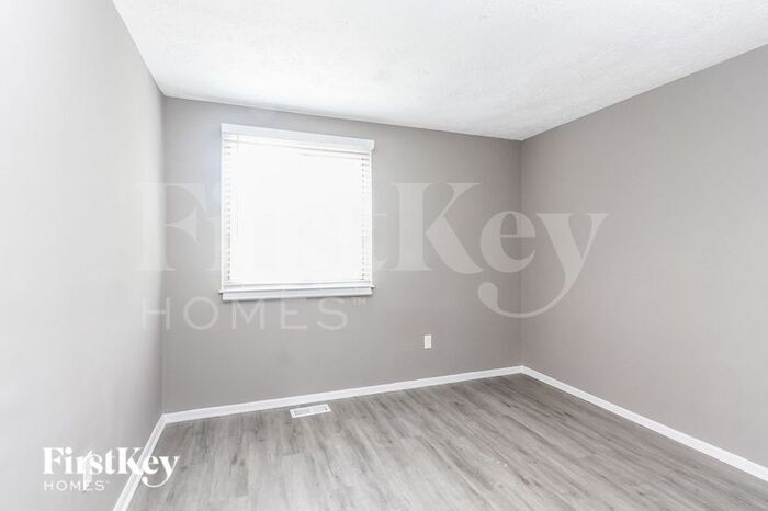 Building Photo - 910 Woodlark Dr