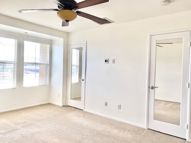 Building Photo - 3 Bedroom Townhome in Serene Santee