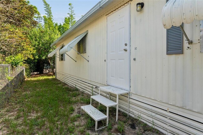 Building Photo - 6601 Sutherland Ave