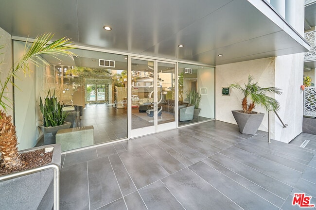 Building Photo - 425 S Willaman Dr