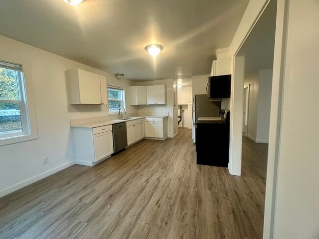 Building Photo - 2525 SE Thompson St