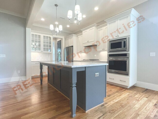 Building Photo - 413 Ancient Oaks Dr