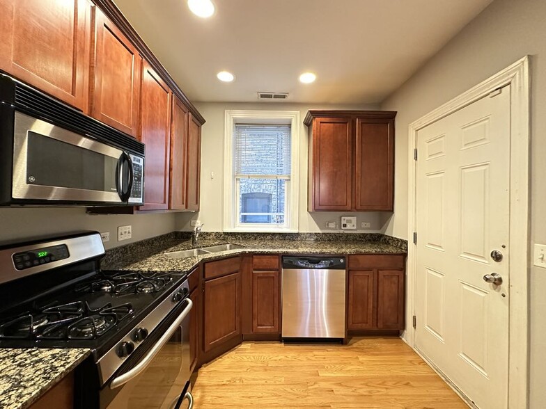 Building Photo - 3212 N Clifton Ave