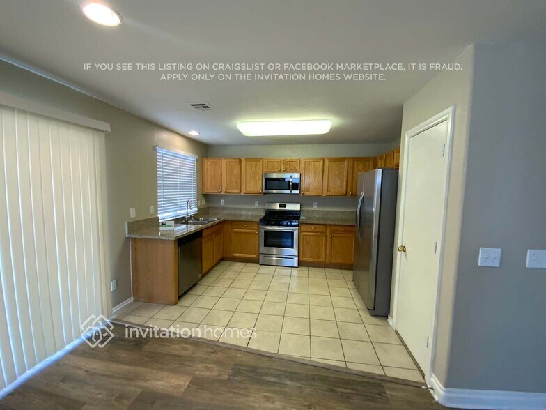 Building Photo - 1847 E Quartz Landing Ave