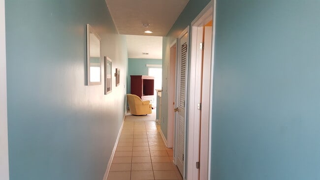 Building Photo - 604 Waterway Village Blvd