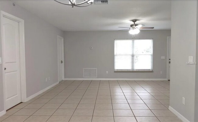 Building Photo - 2749 Sweet Springs St