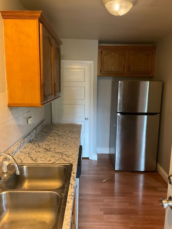Building Photo - Charming, Character-Filled 2 Bedroom in Br...