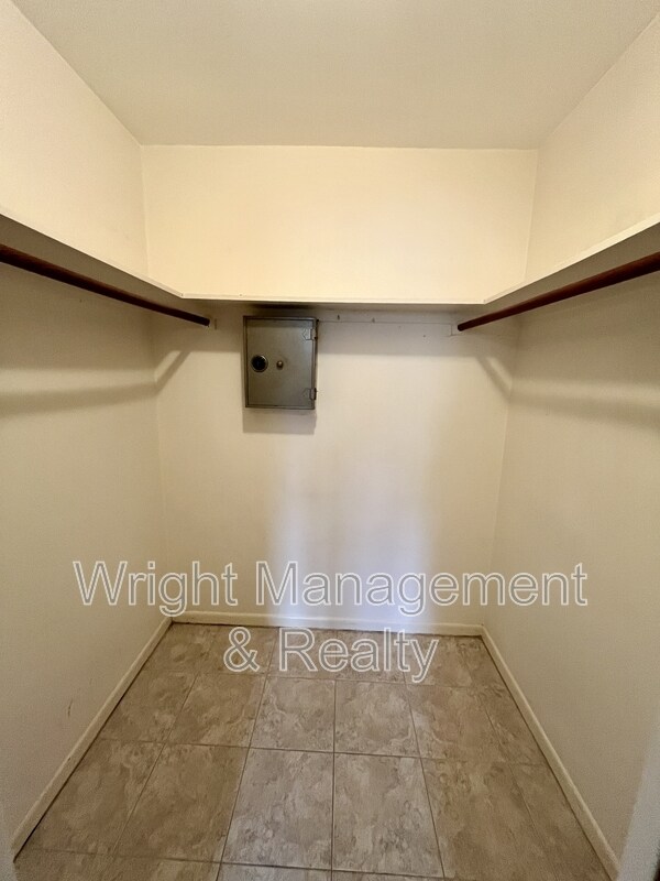Building Photo - 58 Arnoni Dr