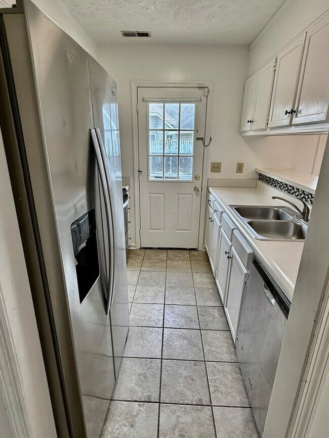 Building Photo - Rent now, buy later