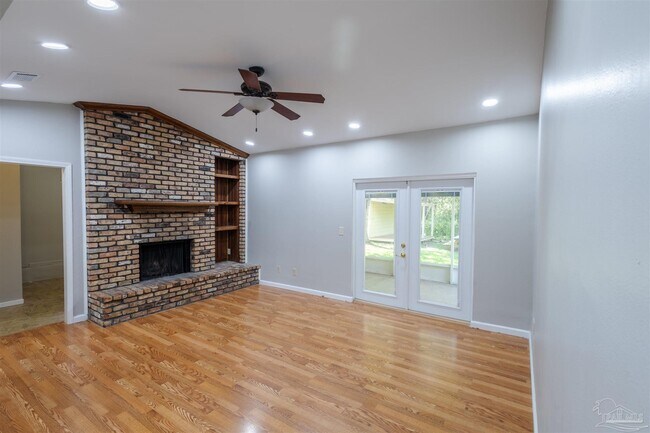 Building Photo - 848 Meadow Ln