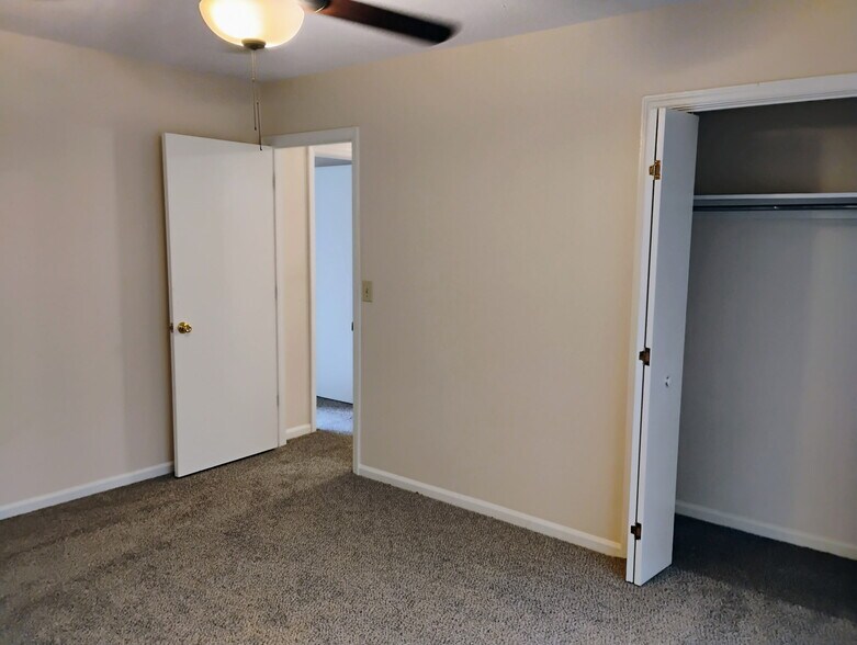 Bedroom 2 - 4725 Bayfield Dr