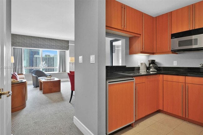 Building Photo - 1435 Brickell Ave
