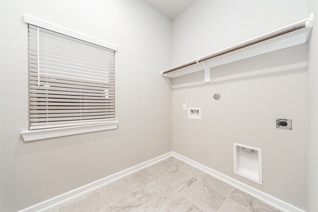Building Photo - 8706 Fox Trail Dr