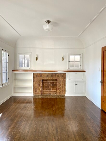 Building Photo - 3365 Tyburn St