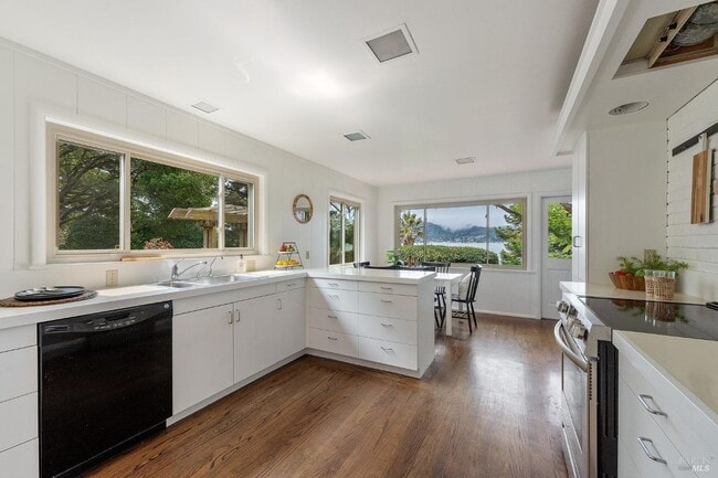 Building Photo - 765 Tiburon Blvd
