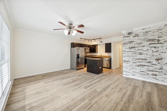 Building Photo - 300 Pecore St