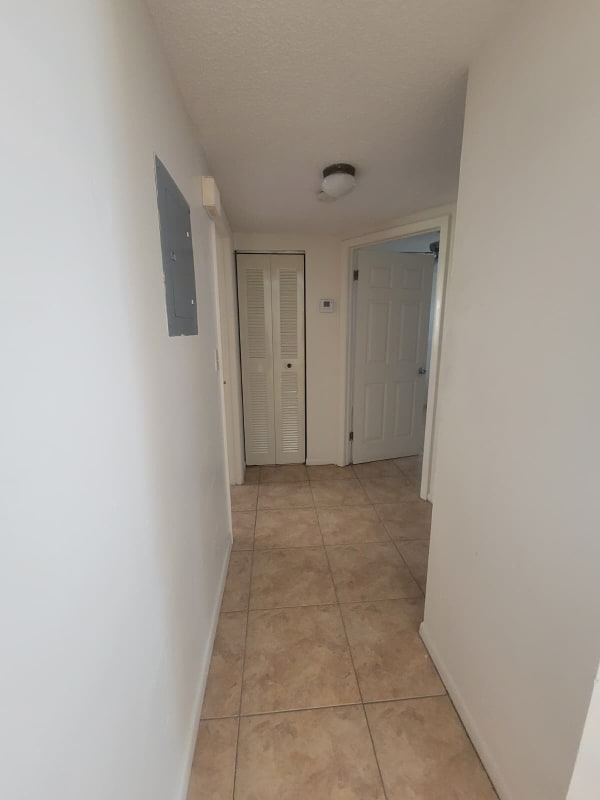 Building Photo - 5320 W 21st Ct