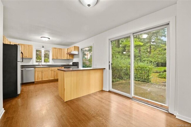 Building Photo - 47 Hommocks Rd