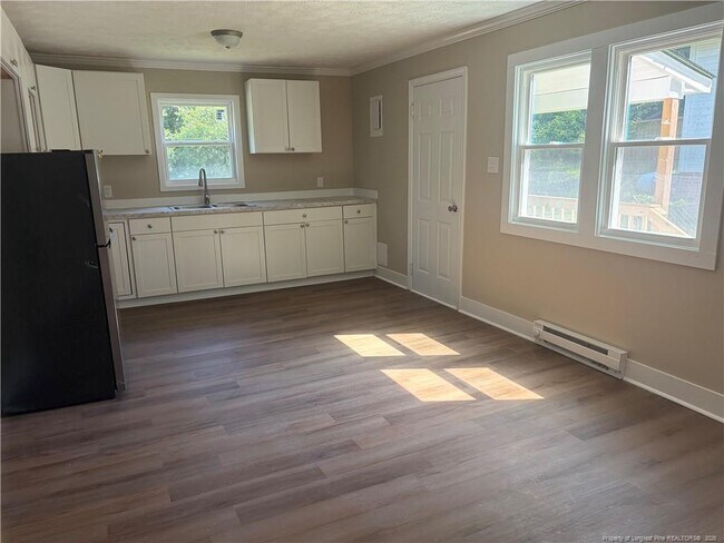 Building Photo - 523 Oakwood Ave