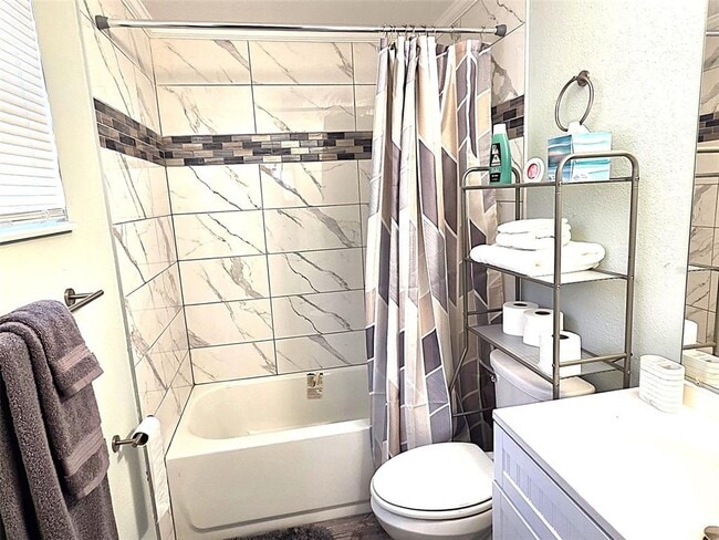 Building Photo - 5105 Tangerine Ave S