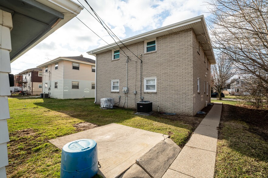 Building Photo - 3316 E Bottsford Ave