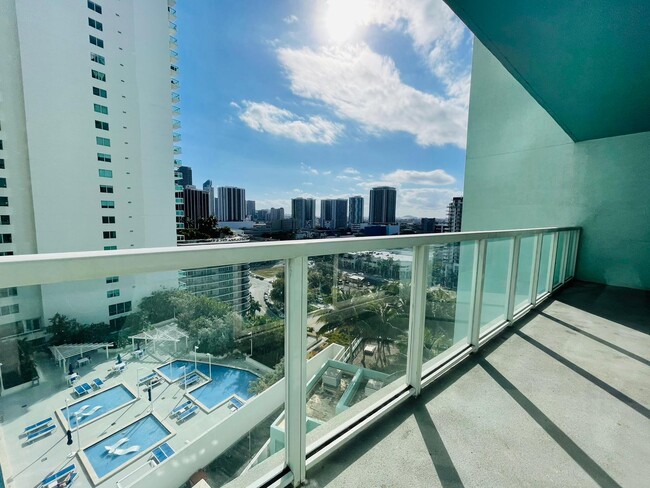 Building Photo - 1900 N Bayshore Dr