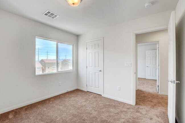 Building Photo - HUGE 3 Story, 5 Bedroom Home in the Southwest!