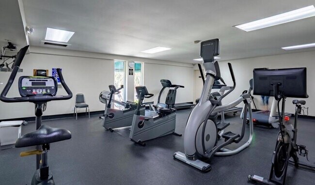 Building Photo - 111 Briny Ave