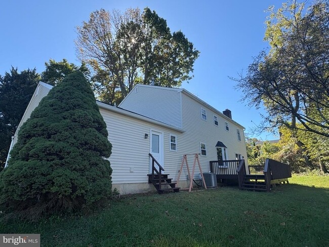 Building Photo - 902 Kirby Dr