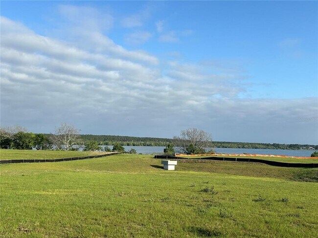 Building Photo - 1996 N Old Killarney St