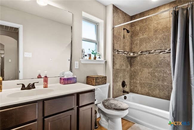 Building Photo - 907 Hickok Dr