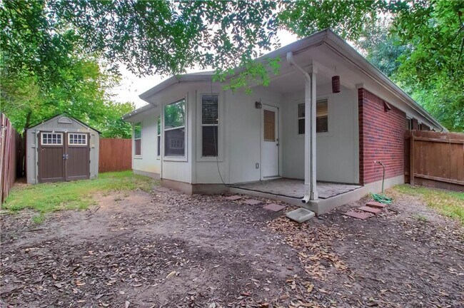 Building Photo - 1100 Emmitt Run