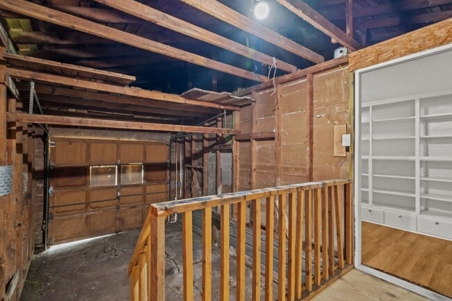 Building Photo - Cozy 3 Bedroom, 1 Bath Home - Spacious Liv...