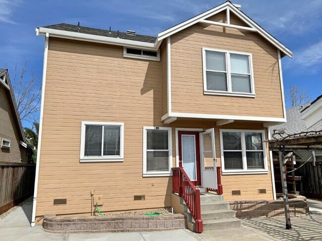 Building Photo - Modern 4 Bedroom 3 Bath Close to Marina Suisun City *Star Rentals