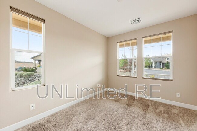 Building Photo - 1432 Varsity Dr
