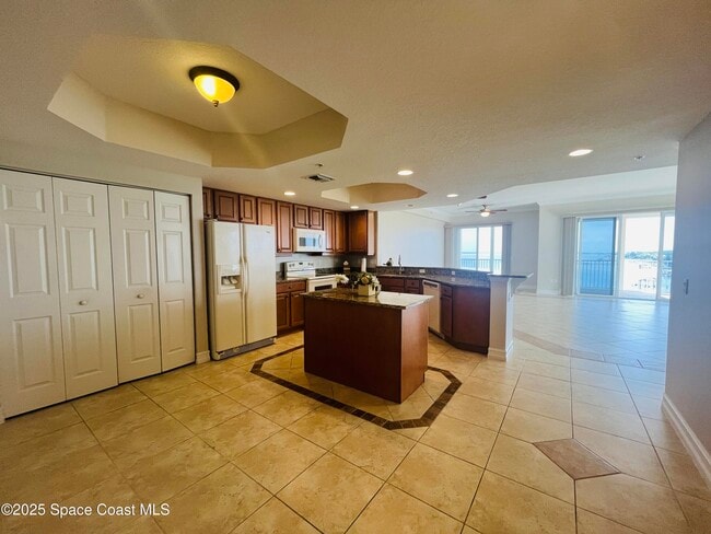 Building Photo - 490 Sail Ln