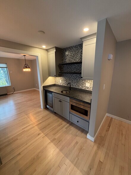 Primary Photo - 18 Ocean St