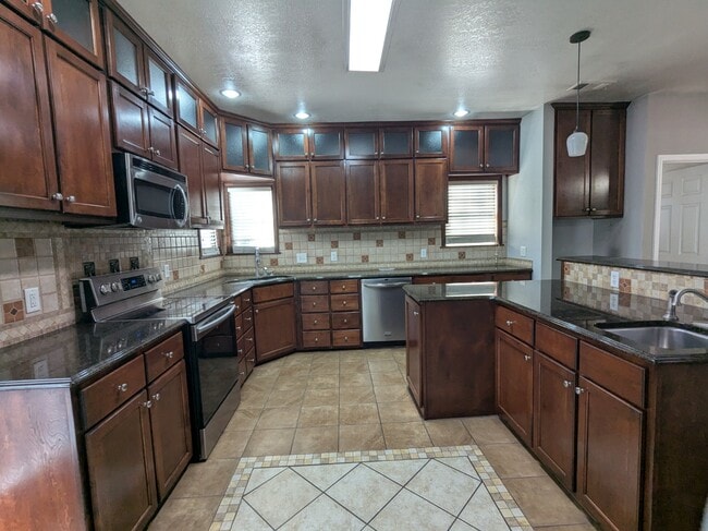 Building Photo - 1515 Hall Way