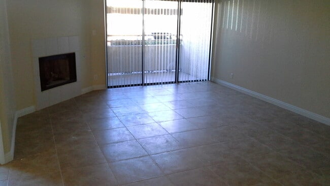 Building Photo - Vizcaya Condo in Gated Community