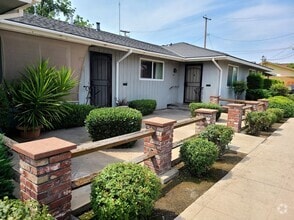 Building Photo - Charming Apartment with Solar