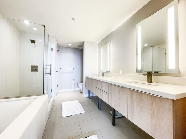 Building Photo - Furnished Symphony Condo with Direct Ocean Views and Two Parking