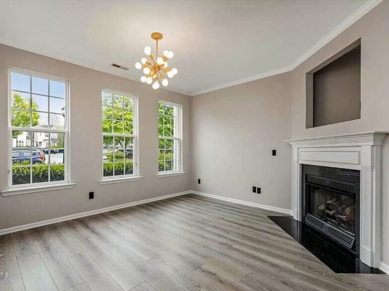 Building Photo - 190 Cedar Elm Rd