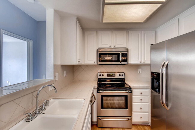Building Photo - Great Central San Diego Location in Missio...