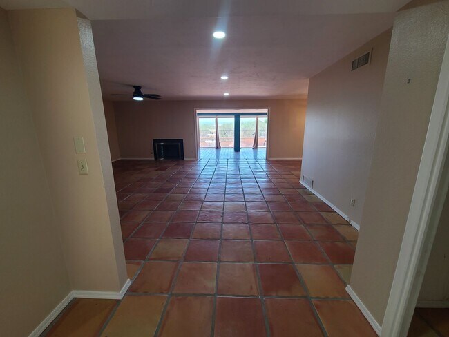 Building Photo - Beautiful 3bedroom 2bathroom