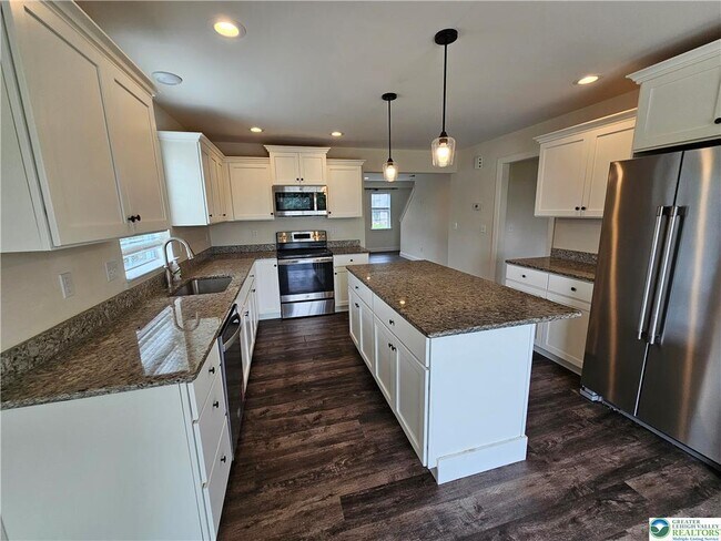 Building Photo - 1601 Greystone Cir