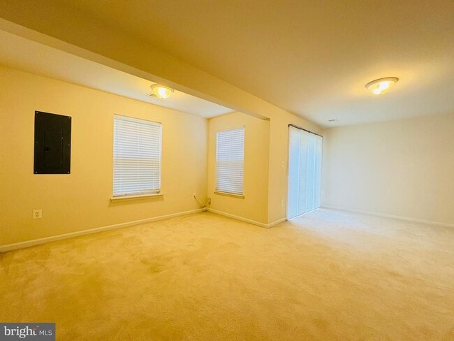 Building Photo - 8268 Linblake Ct
