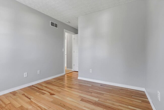 Building Photo - 5399 Thornburg Ct