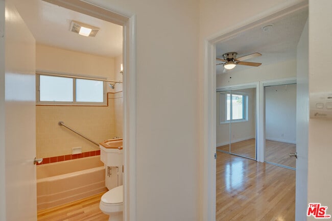 Building Photo - 431 W Acacia Ave